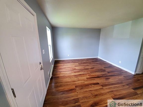 3rd image of 2046 N Lasalle St