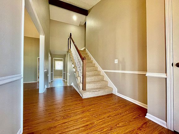 3rd image of 1523 Applewood Dr