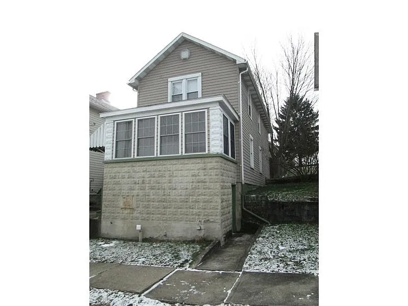107 Washington St photo 1