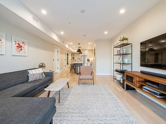 3rd image of 366 6th St #401