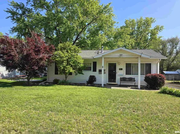 1603 Arthur St, Pekin, IL 61554