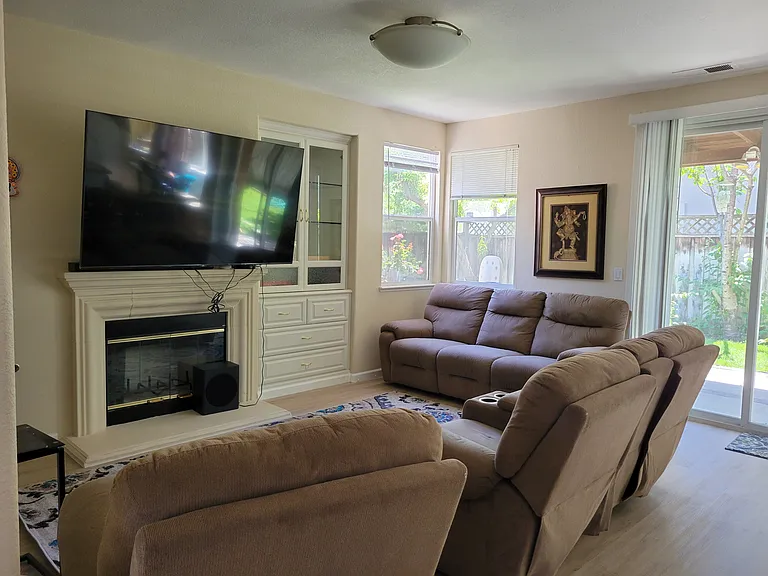 220 Primrose Dr — Photo 10