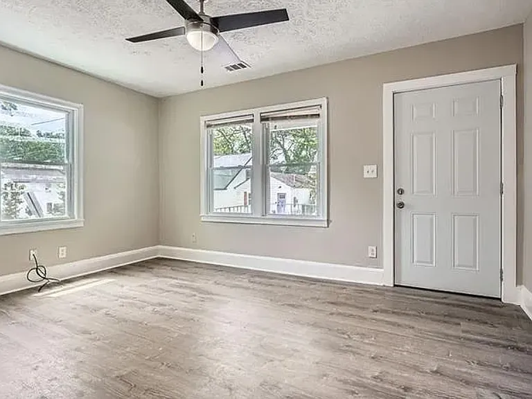 1002 Ira St SW — Photo 5