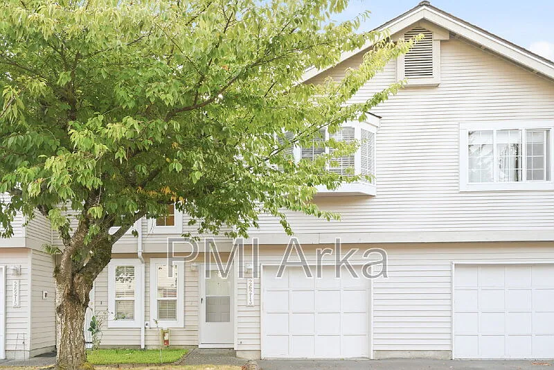 3 bed, 2.5 bath, 1354 sqft, $2,695 — Photo 1