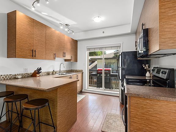 4th image of 7450 Prospect St #7