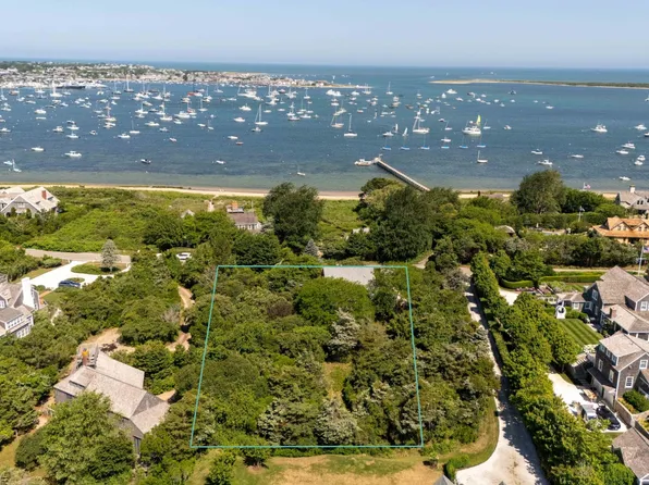 61 Monomoy Rd, Nantucket, MA 02554