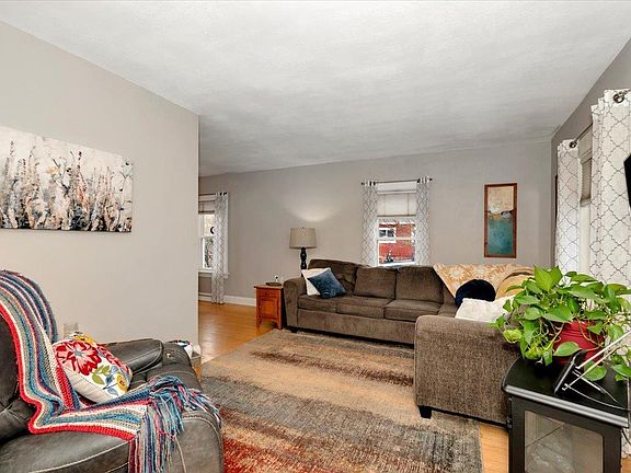 5th image of 4722 Oneida St