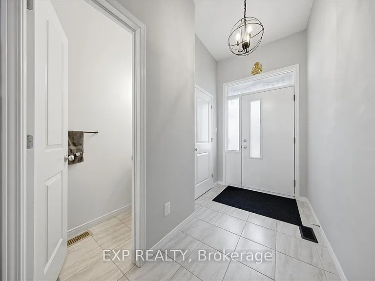 92 Riddell St — Photo 3