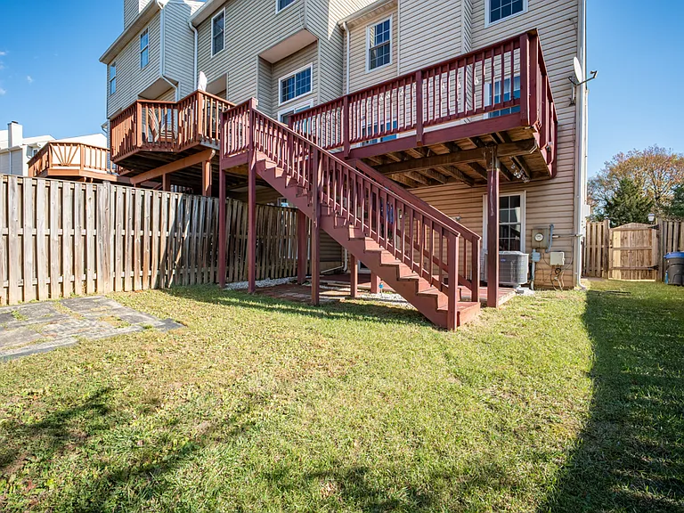 7800 Greenbrook Dr — Photo 31