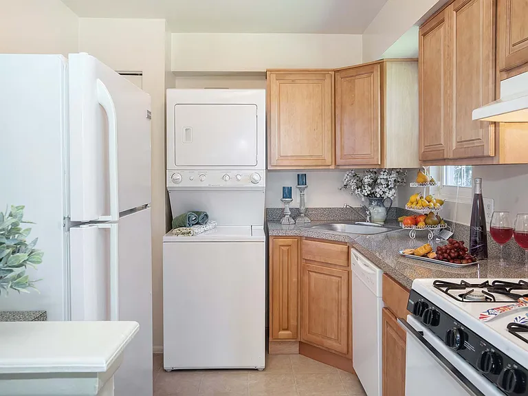 Fox Pointe — Photo 13