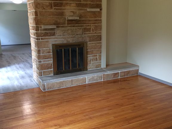 FAMILY ROOM WITH FIREPLACE