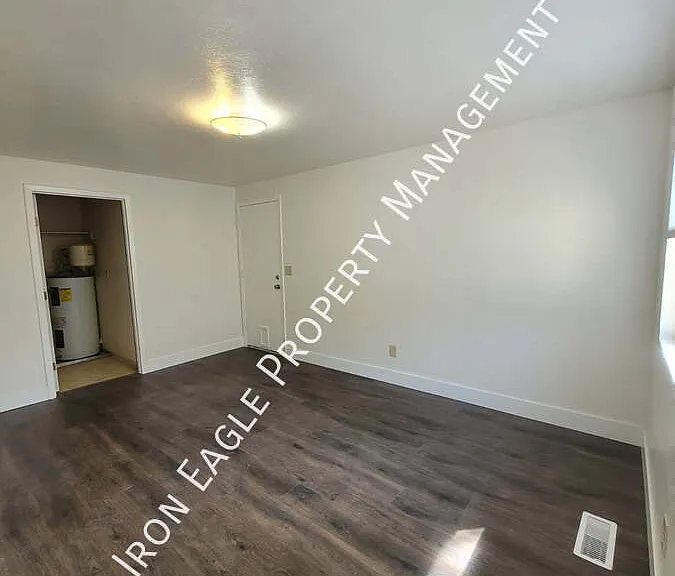 2420 Robert Ave — Photo 10