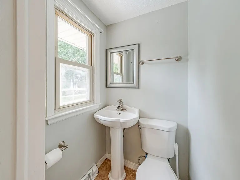 615 Breen Dr — Photo 8