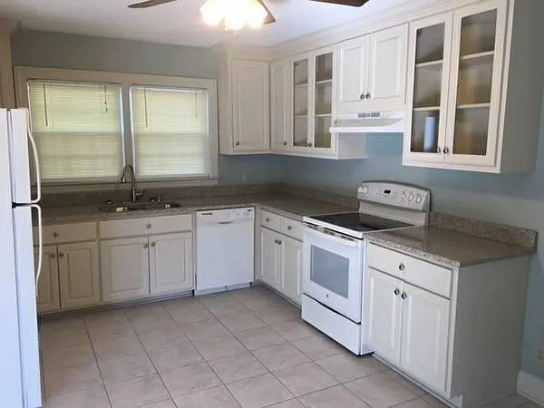 4 bed, 1600 sqft, $1,900 — Photo 4