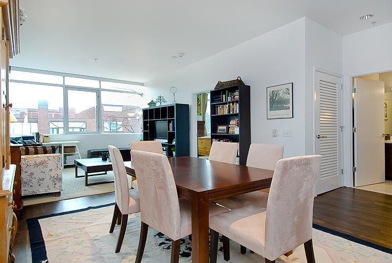 Open living/dining floorplan