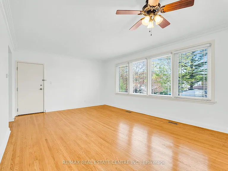 48 Maple Ave S #UPPER — Photo 13