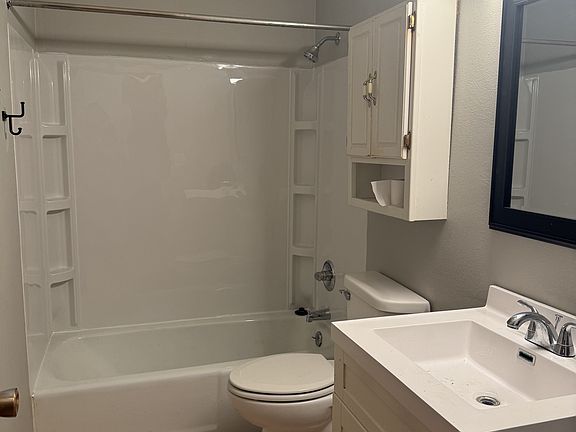 2nd image of 218 Hall St #12