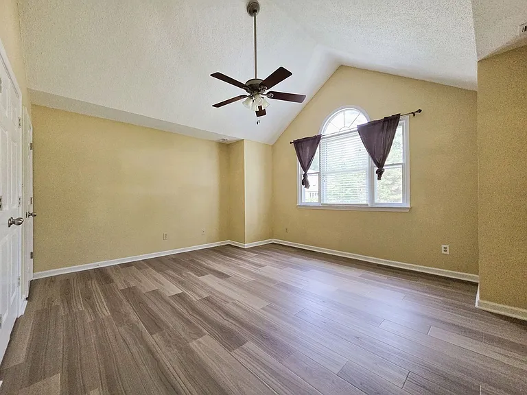 2519 Providence Creek Rd N — Photo 21