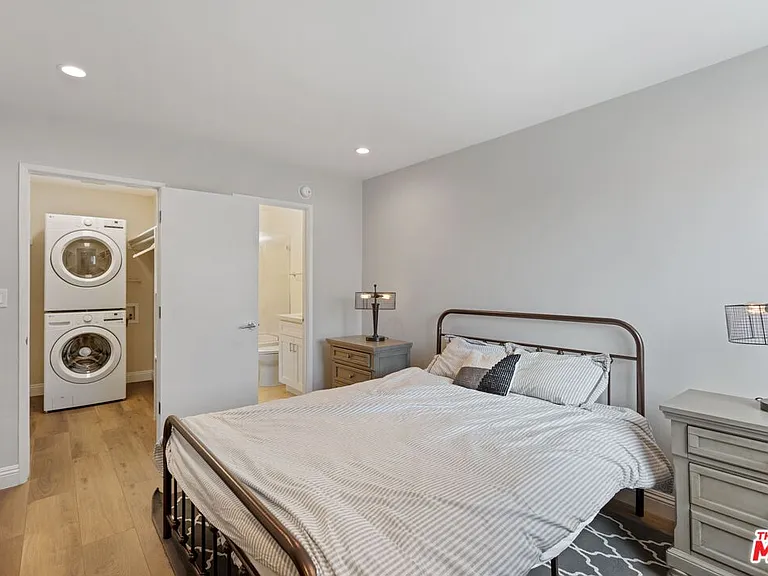 257 S Manhattan Pl #12 — Photo 8