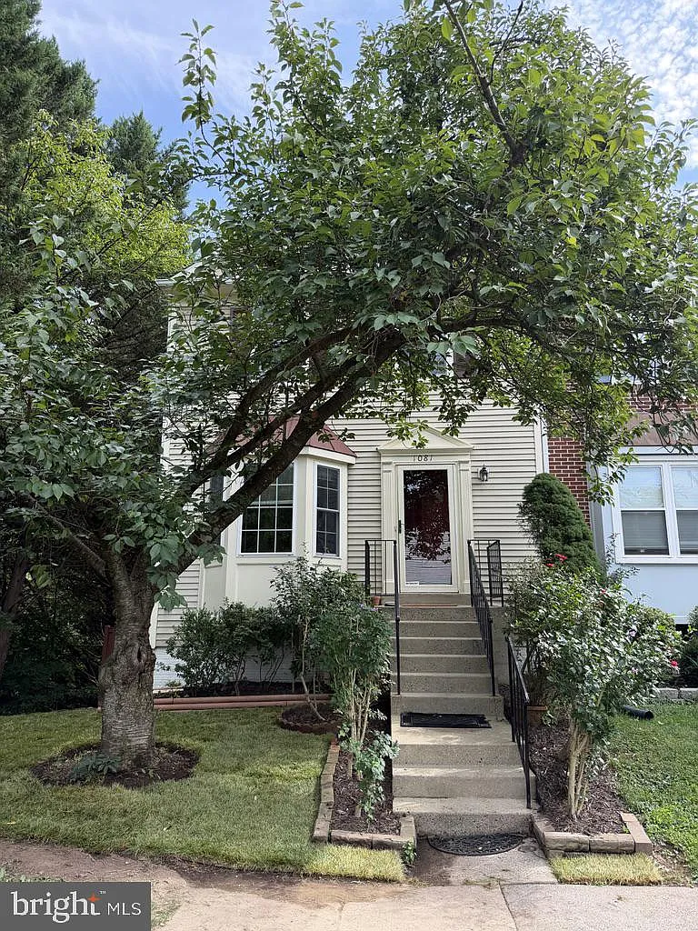 3 bed, 2.5 bath, 1882 sqft, $2,600 — Photo 1