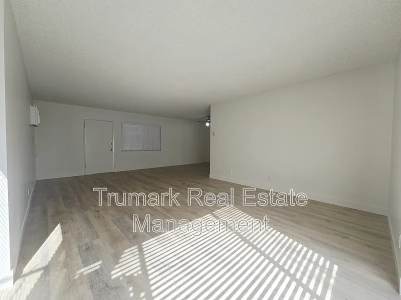 2 bed, 1.0 bath, 850 sqft, $2,595 — Photo 2