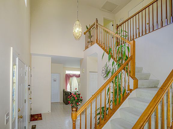 3rd image of 384 S Clearview Cir