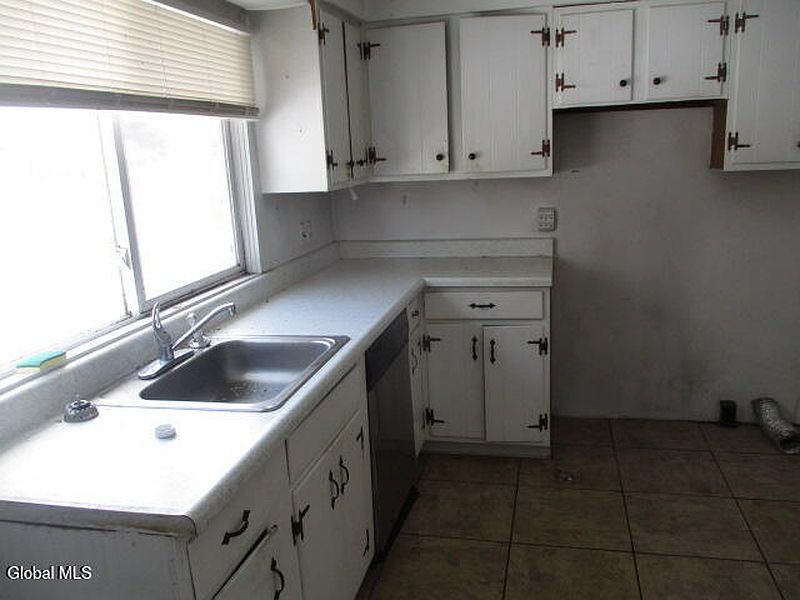 5th image of 11 Parkview Avenue