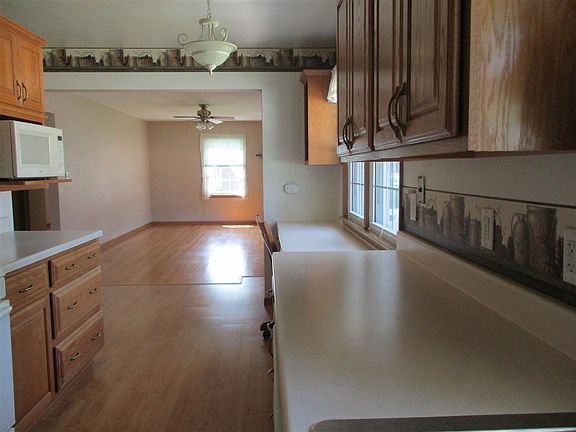 4th image of 1760 Bristol Dr