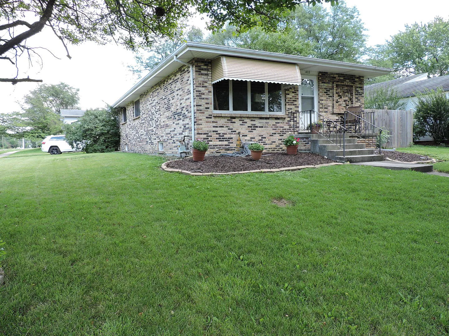 1402 Summit Dr photo 1