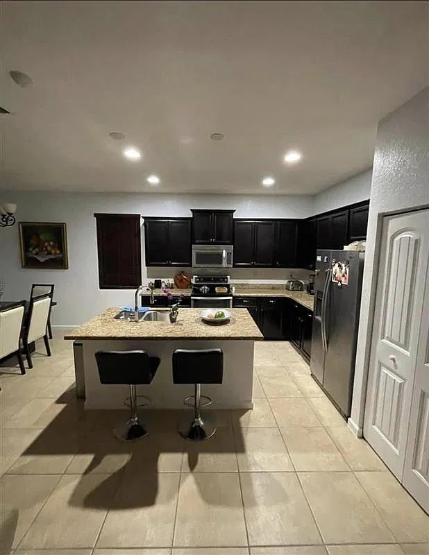 3 bed, 1700 sqft, $850 — Photo 4