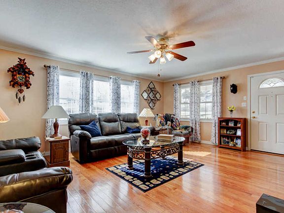 5th image of 2606 Overland St