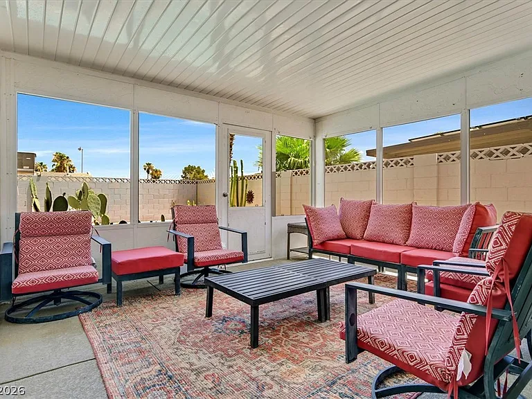 3956 Clear View Dr — Photo 7