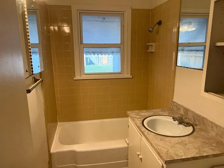 1122 N Flood Ave — Photo 10