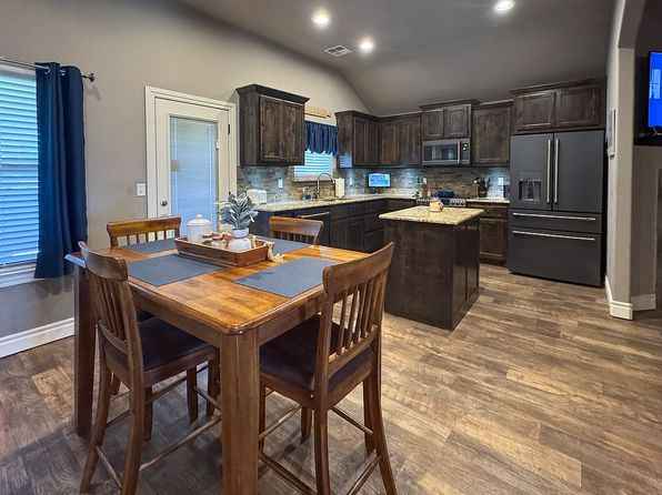 1981 Debbie Dr, Guthrie, OK 73044