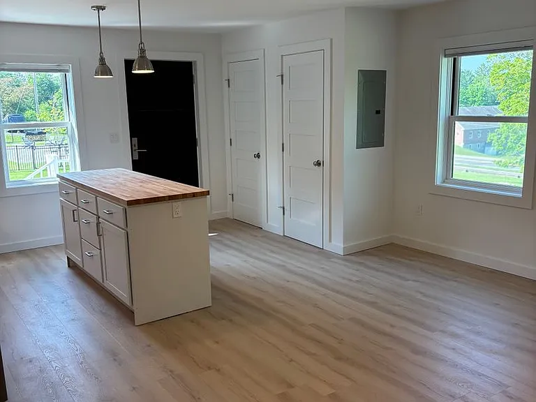 200 Laurel St — Photo 8