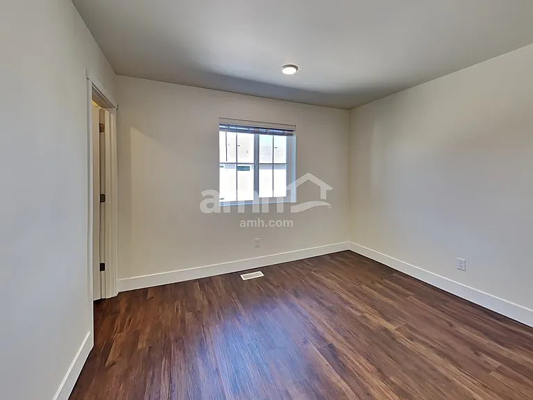 390 Smith Dr — Photo 29