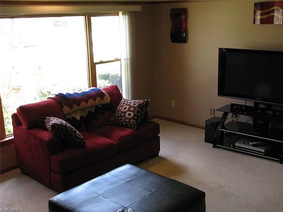 2nd image of 570 Meadowlane Dr