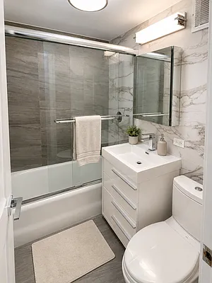 Bathroom, photo 1