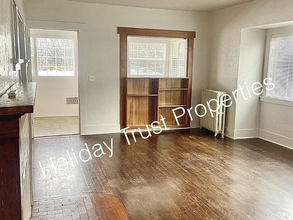3rd image of 719 4th Ave E