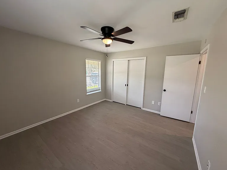 795 Albert St — Photo 14