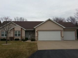 856 Wylde Oak Dr, Oshkosh, WI 54904