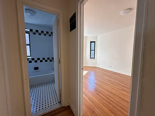 Rented by Voro Purple LLC | media 8