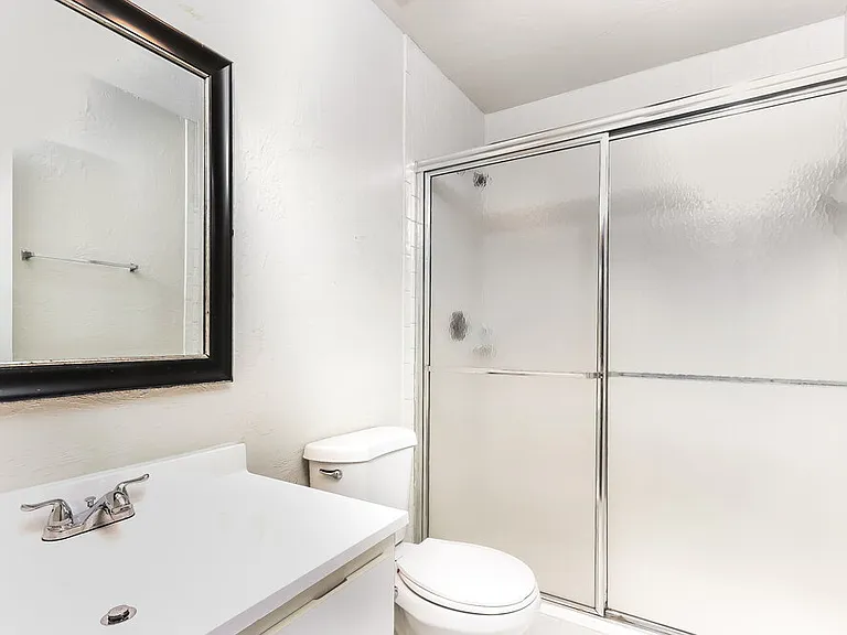 304 Lakeview Dr E — Photo 14