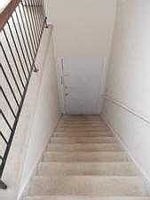 steps to 2nd floor unit