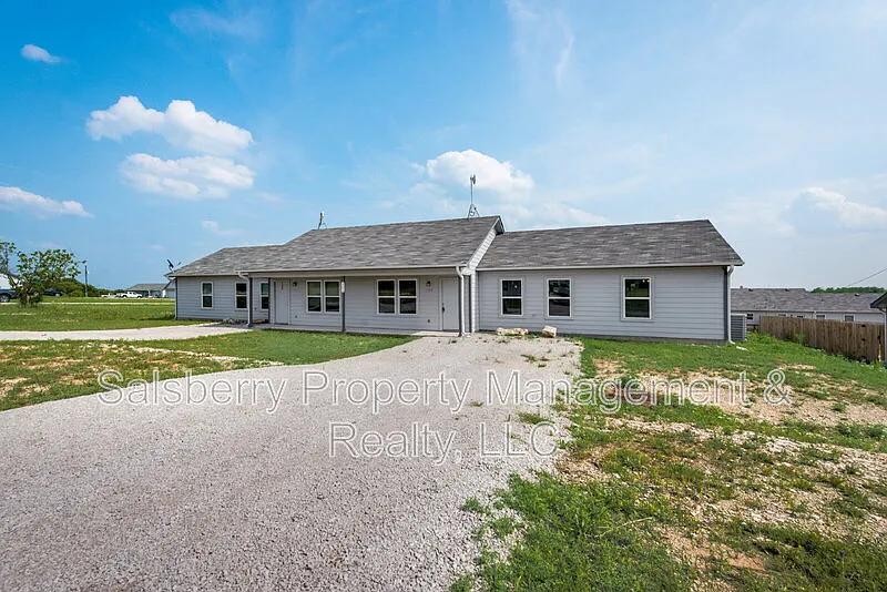 3 bed, 2.0 bath, 1112 sqft, $1,499 — Photo 3