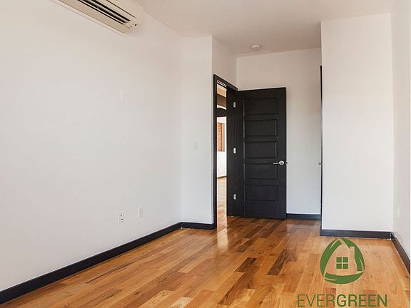4th image of 957 Kent Ave APT 3C