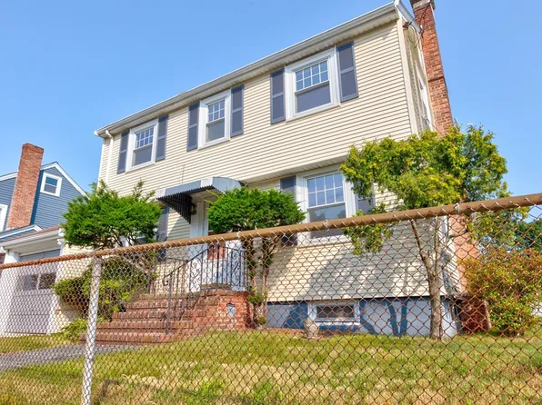 196 Spring St, West Roxbury, MA 02132