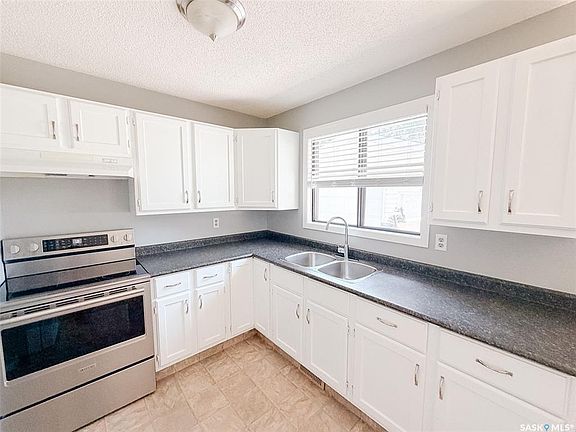 4th image of 1026 Kingsmere BOULEVARD