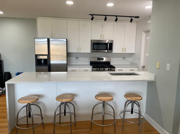 680 N Green St APT 701, Chicago, IL 60642