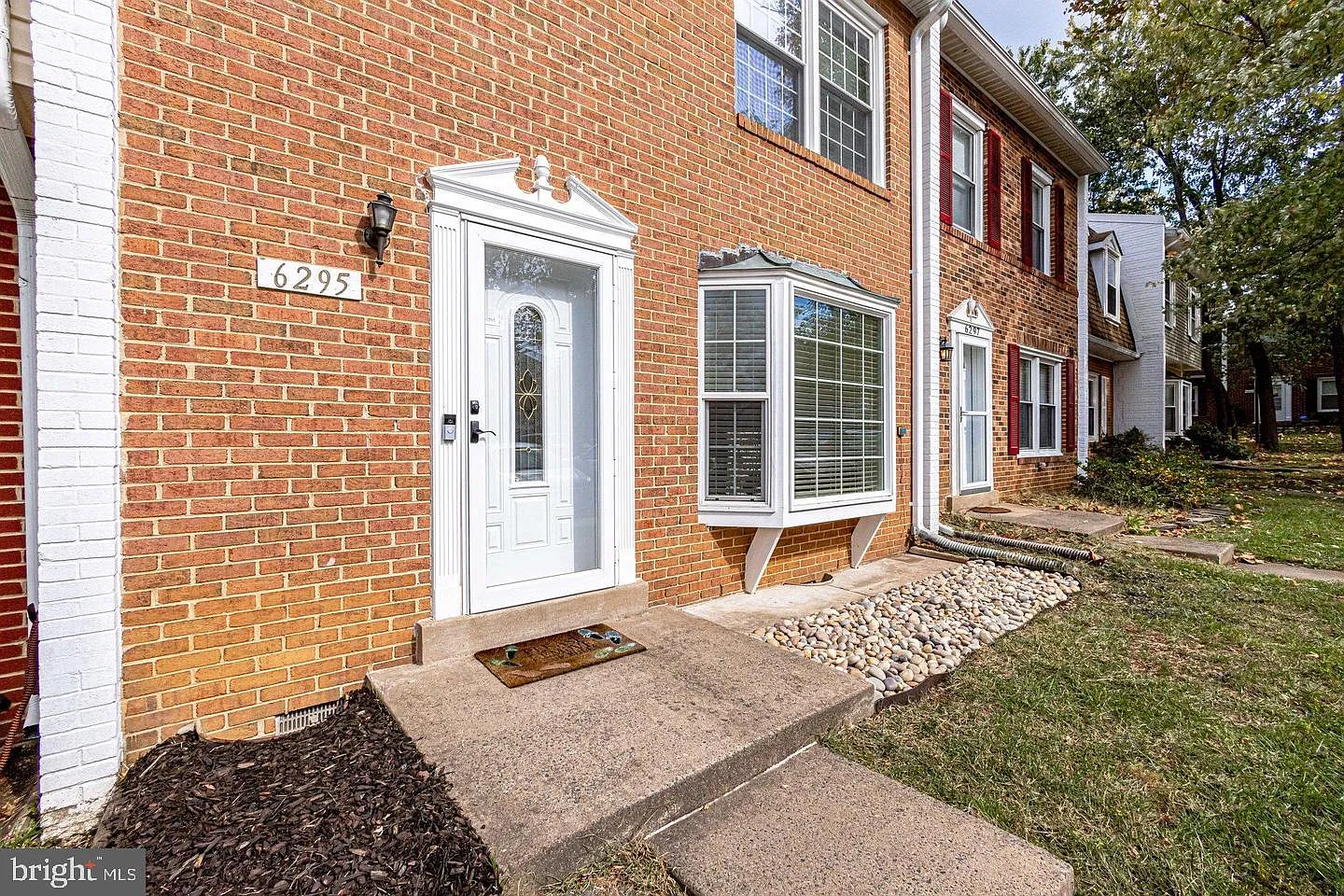 3 bed, 2.5 bath, 1360 sqft, $2,850 — Photo 3